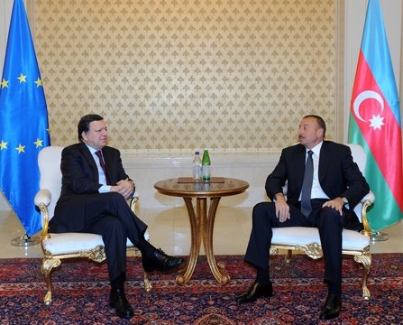 İlham Əliyev Avropa Komissiyasının sədri Barrozuyla görüşüb, səndlər imzalanıb