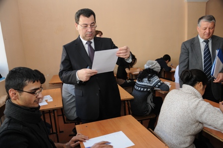 Rektor qış imtahanlarının gedişini izlədi