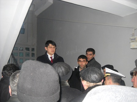 Fuad Muradov sakinləri əmin etdi: "Heç birinizin hüququ pozulmayacaq”