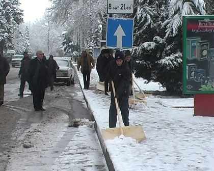 Gəncəyə qar yağdı, problemlər qabardı... (FOTOLAR)