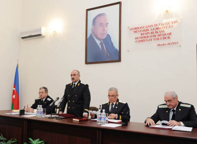 Ədliyyə Nazirliyinin daha bir qrup işçisi cəzalandırıldı