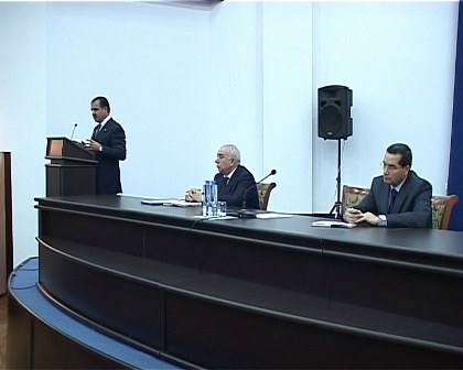 Gəncə ziyalıları müşavirədə Elmar Vəliyevə şikayət etdilər (FOTOLAR)