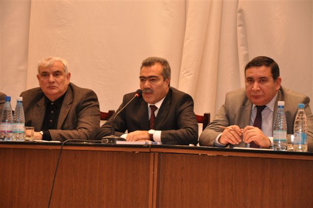 Vüqar Səfərli baş redaktorları tələbələrlə görüşdürüb (FOTOLAR)