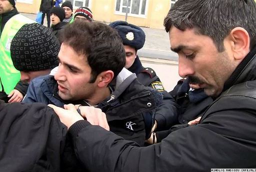 Gənclərlə polis arasında qarşıdurma olub