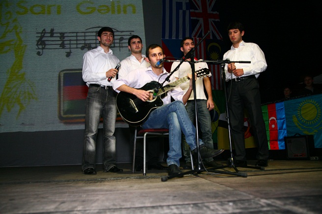 İngiltərədə "Sarı gəlin" oxunub, Azərbaycan mətbəxi nümayiş etdirilib