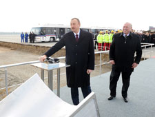 İlham Əliyev yeni aerovağzal kompleksinin təməlqoyma mərasiminə qatılıb