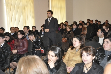 Millət vəkili seçiciləri ilə görüşüb