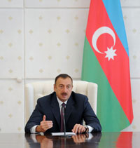 İlham Əliyev gəncləri qəbul edib, problemlərini dinlədi
