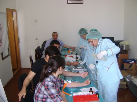 Tələbələr qanvermə aksiyasında iştirak ediblər (FOTO)