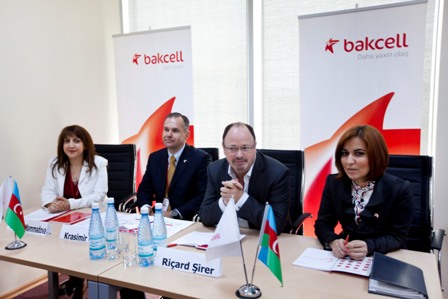 “Bakcell” konturdan manata yox, qəpiyə keçir