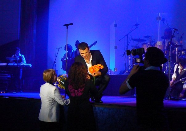 Emin Ağalarovun 28 May konserti “Azərbaycan” mahnısı ilə başlanıb