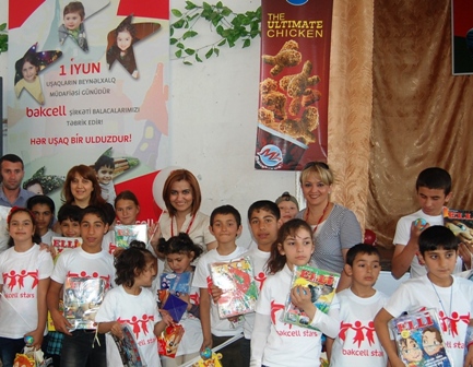 Bakcell uşaqları təbrik edib