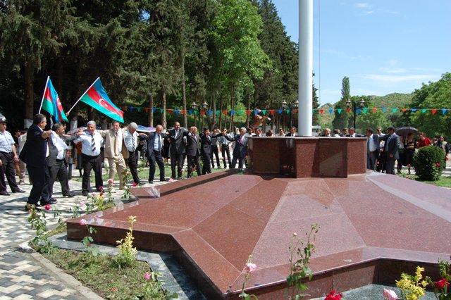 Əhəd Abıyev Daşkəsəndə Bayraq Meydanını bu gün açdı (FOTOLAR)