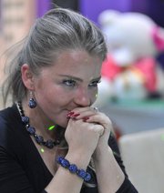 ANS-in keçmiş xəbər aparıcısı Yelena Sidorenko satış müdiri işləyir