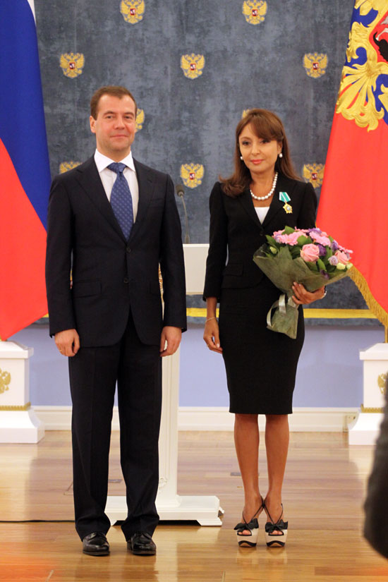 Dmitri Medvedev Nərgiz Paşayevaya “Dostluq ordeni” verib