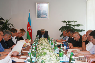 Rövnəq Abdullayev müşavirə keçirib