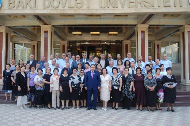 Abel Məhərrəmov tələbə yoldaşlarını bir yerə yığıb (FOTOLAR)