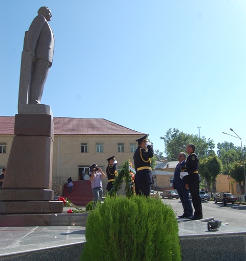 Əhəd Abıyev Ramil Usubovu təbrik edib (FOTOLAR)
