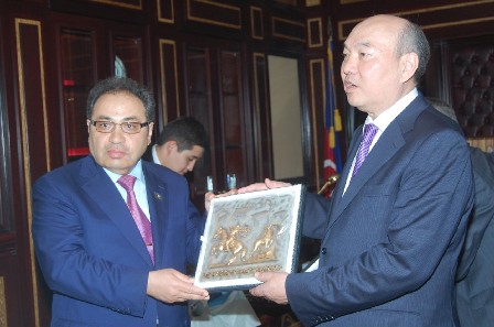 Abel Məhərrəmov Qazaxıstandan gələn nümayəndələri qəbul edib