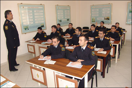 Polis Akademiyasına qəbul olunmaq istəyən abituriyentlər test imtahanı veriblər