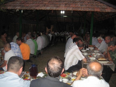Oruc tutan deputat Lahıcda iftar süfrəsində iştirak edib (FOTOLAR)