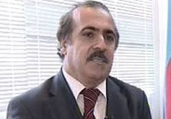 Deputat Rafael Hüseynov ad gününü qeyd edir