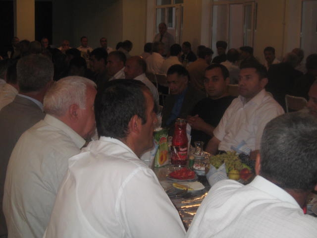 Deputat Diyallı kəndində iftar süfrəsi açdı (FOTOLAR)