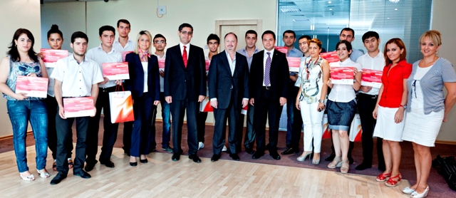 Bakcell tələbələrə sertifikatlar təqdim edib (FOTO)