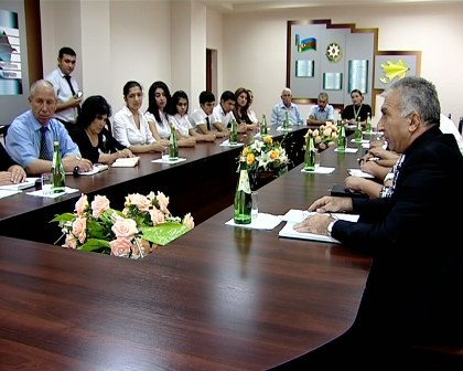 İcra başçısı yüksək bal toplayan abituriyentləri mükafatlandırıb (FOTO)