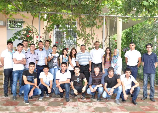 Gənclər Ramil Səfərovun ailəsini ziyarət ediblər (FOTO)