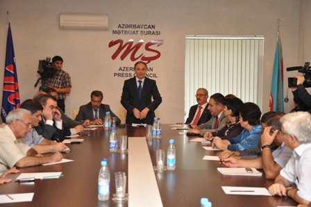 Mətbuat Şurasında Redaktorlar Birliyi tənqid olundu 