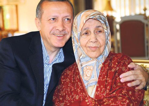 Ərdoğanın anası vəfat etdi