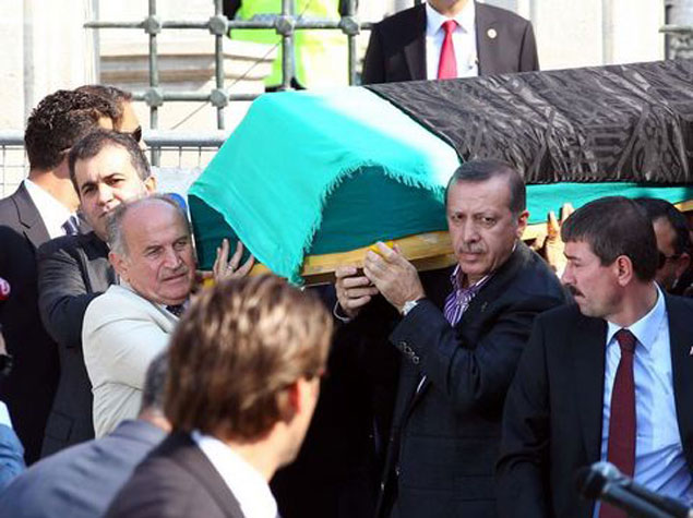 Allahşükür Paşazadə və Azərbaycan deputatları Ərdoğanın anasının dəfnində iştirak ediblər