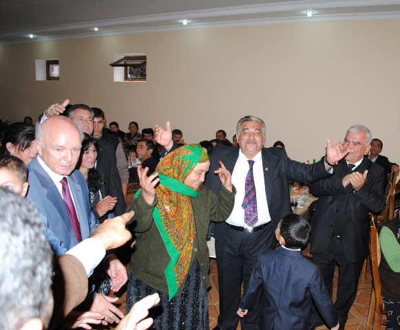 Əhəd Abıyev 100 uşağı sünnət elətdirdi (FOTOLAR)