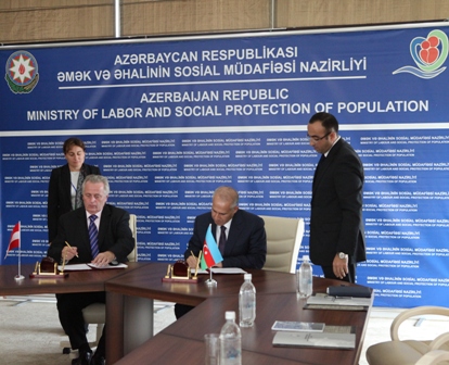 Füzuli Ələkbərov avstriyalı nazirlə protokol imzalayıb