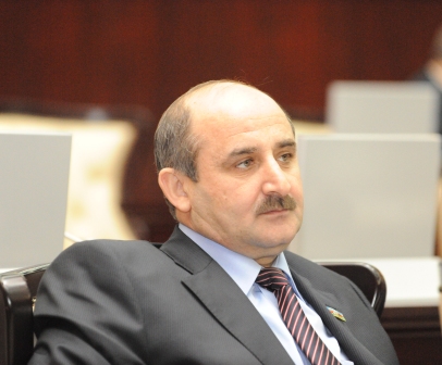 Deputatlar ikinci köməkçi, amma ən çox da xidməti avtomobil istəyirlər