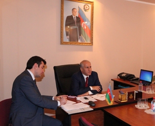 Nazir şikayətçiləri qəbul edib