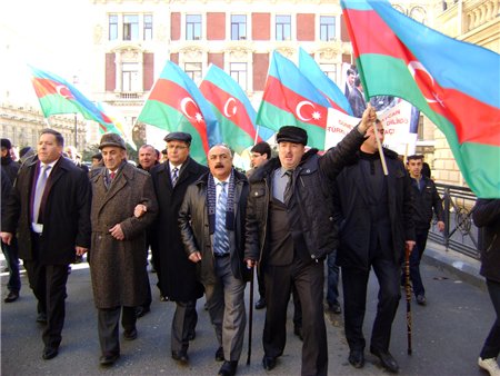 Azərbaycandakı keçmiş döyüşçülər general Başbuğun müdafiəsinə qalxdılar
