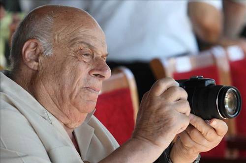 Bir şarkısın sən ömür boyu sürəcək
