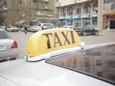 Nəqliyyat Nazirliyi taksi sürücülərinə güzəştə getdi