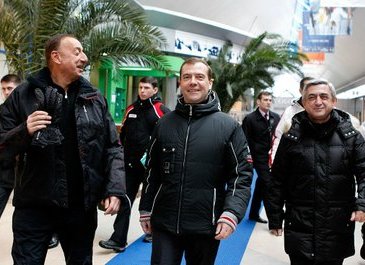 İlham Əliyev Dmitri Medvedevlə xizək sürüb - FOTOLAR