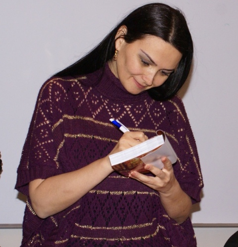 Qənirə Paşayeva «Onun sevgi məktubları»na yeni təqdimat keçirib - FOTOLAR