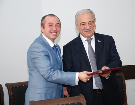 AHİK sədri Səttar Mehbalıyev 29 jurnalisti mükafatlandırdı - SİYAHI