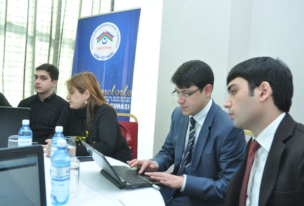 Gənclər səfirliklərə "e-mail hücumu” etdilər - FOTOLAR