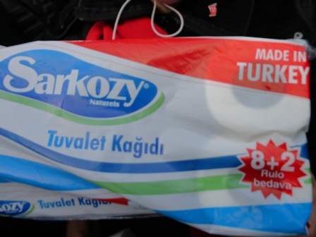 Sarkozi adına tualet kağızı - FOTO