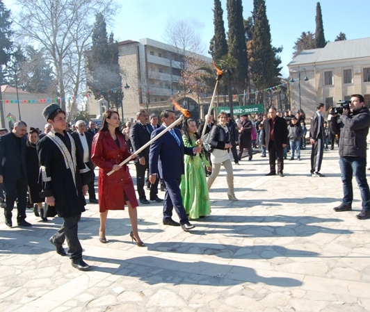 Deputat icra başçısıyla Novruz tədbirinə qatılıb