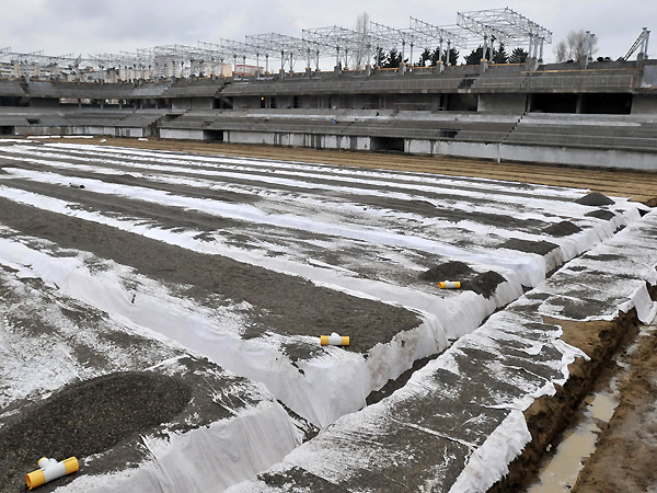 Bakının 8-ci kilometr qəsəbəsində yeni stadion tikilir - FOTOLAR