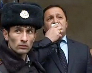 Hüquqşünas: “Sabiq icra başçısı yandırılan mülklərini hansı maaşla tikdirib?”