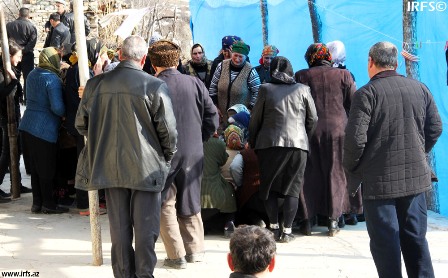 Tanınmış fotomüxbir Əjdərin dəfnindən FOTOLAR