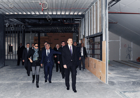 Prezident və birinci xanım Bayraq Meydanını gəziblər - FOTOLAR
